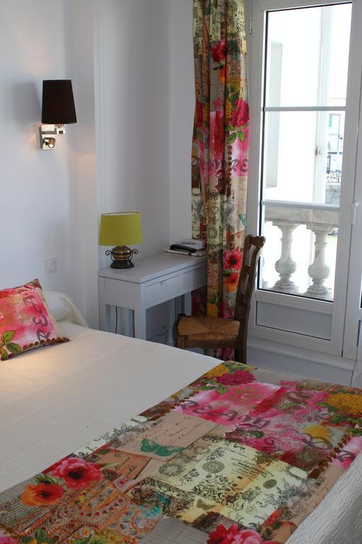 Les Colonnes Hotel Saint-Martin-de-Re Room photo